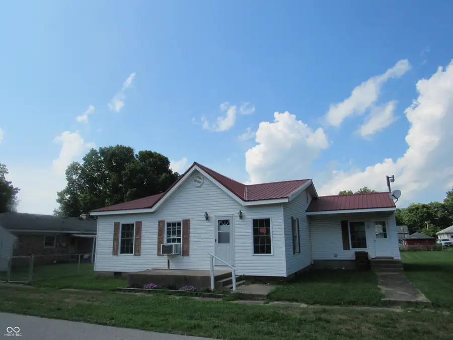204 E Walnut Street, Waynetown, IN 47990 - Image #2