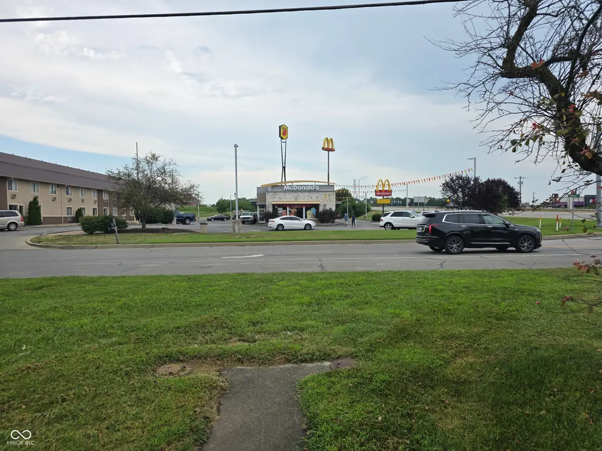 13 W Rampart Street, Shelbyville, IN 46176 - Image #1