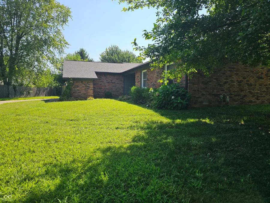 8611 Kenasaw Court, Indianapolis, IN 46217 - Image #2