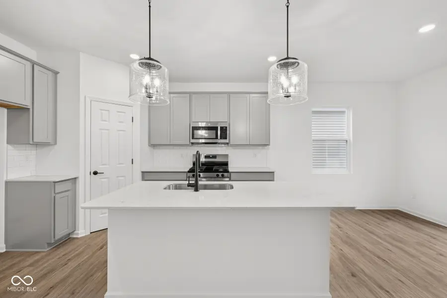 5215 Rolling Meadow Boulevard, Indianapolis, IN 46237 - Image #3