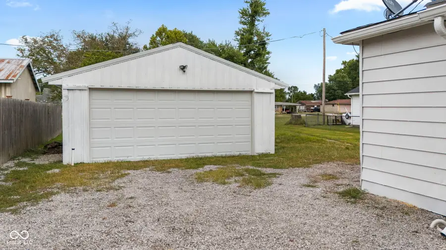 672 W Cherry Street, Austin, IN 47102 - Image #3