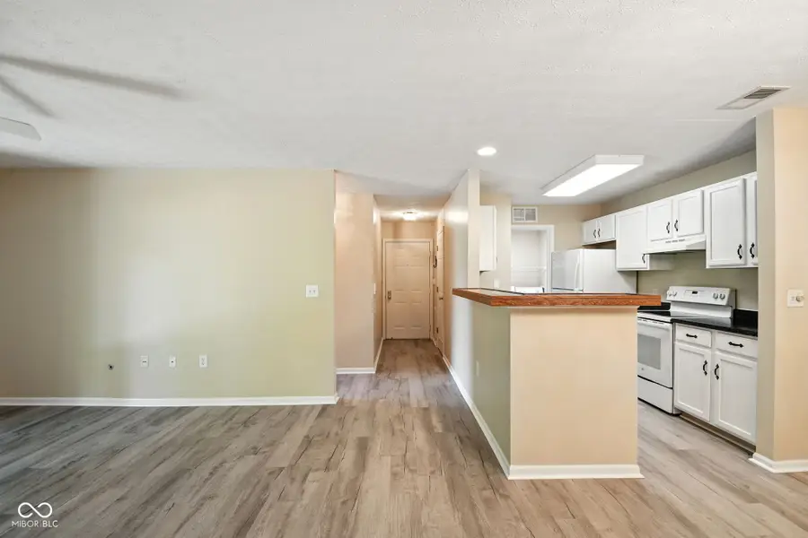 12598 Tennyson Lane # 102, Carmel, IN 46032 - Image #2