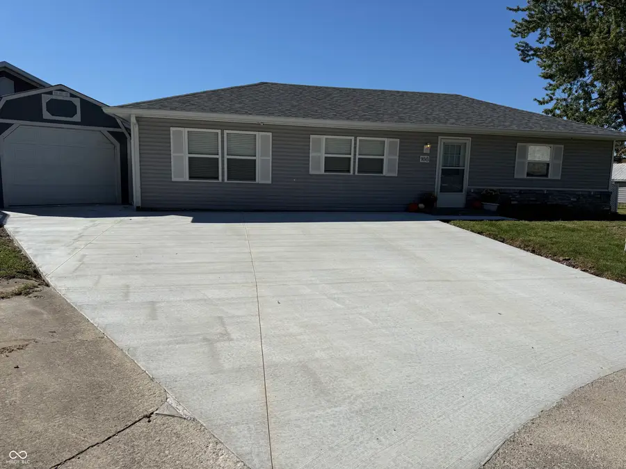 166 Hitchcock Court S, Hope, IN 47246 - Image #2