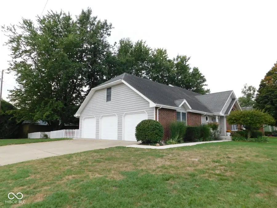 112 Cardinal Drive E, Seymour, IN 47274 - Image #3