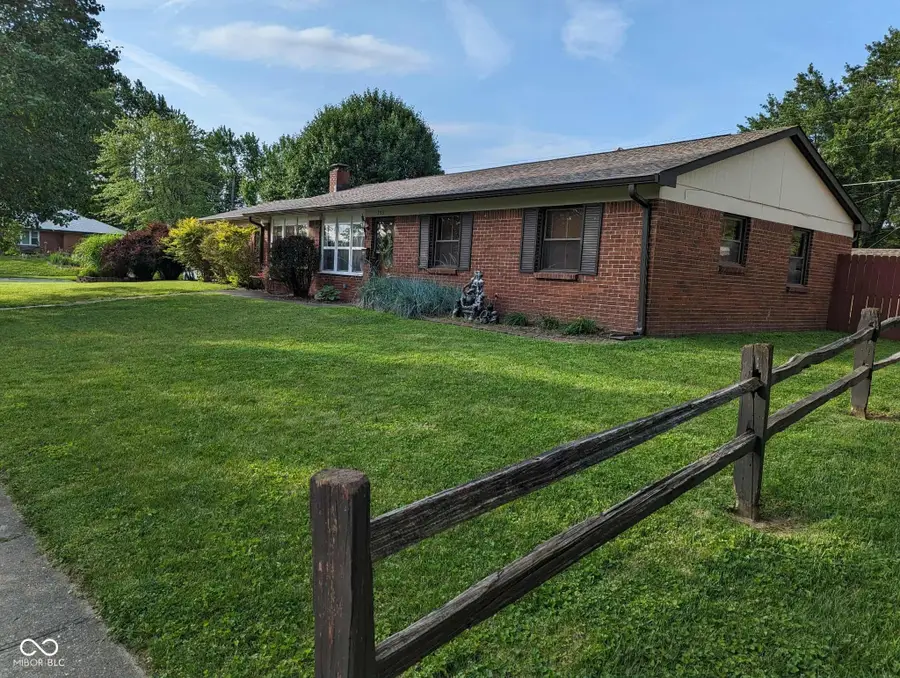 703 Redfern Drive, Beech Grove, IN 46107 - Image #2