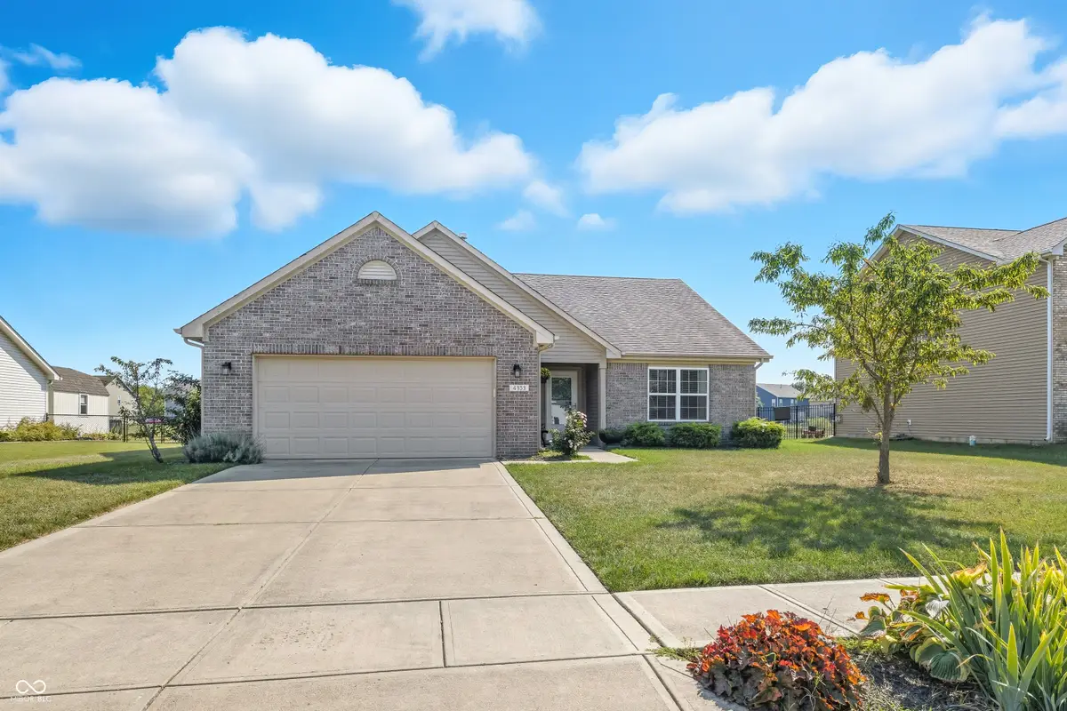 4353 W Parkway Court, New Palestine, IN 46163 - Image #1