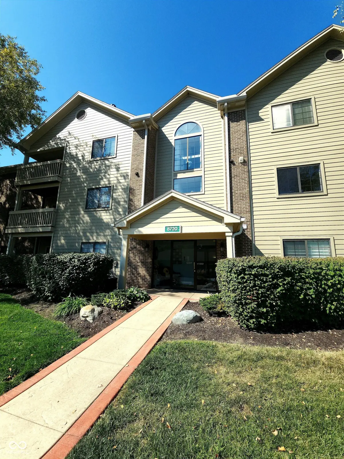 8720 Yardley Court #205, Indianapolis, IN 46268 - Image #1