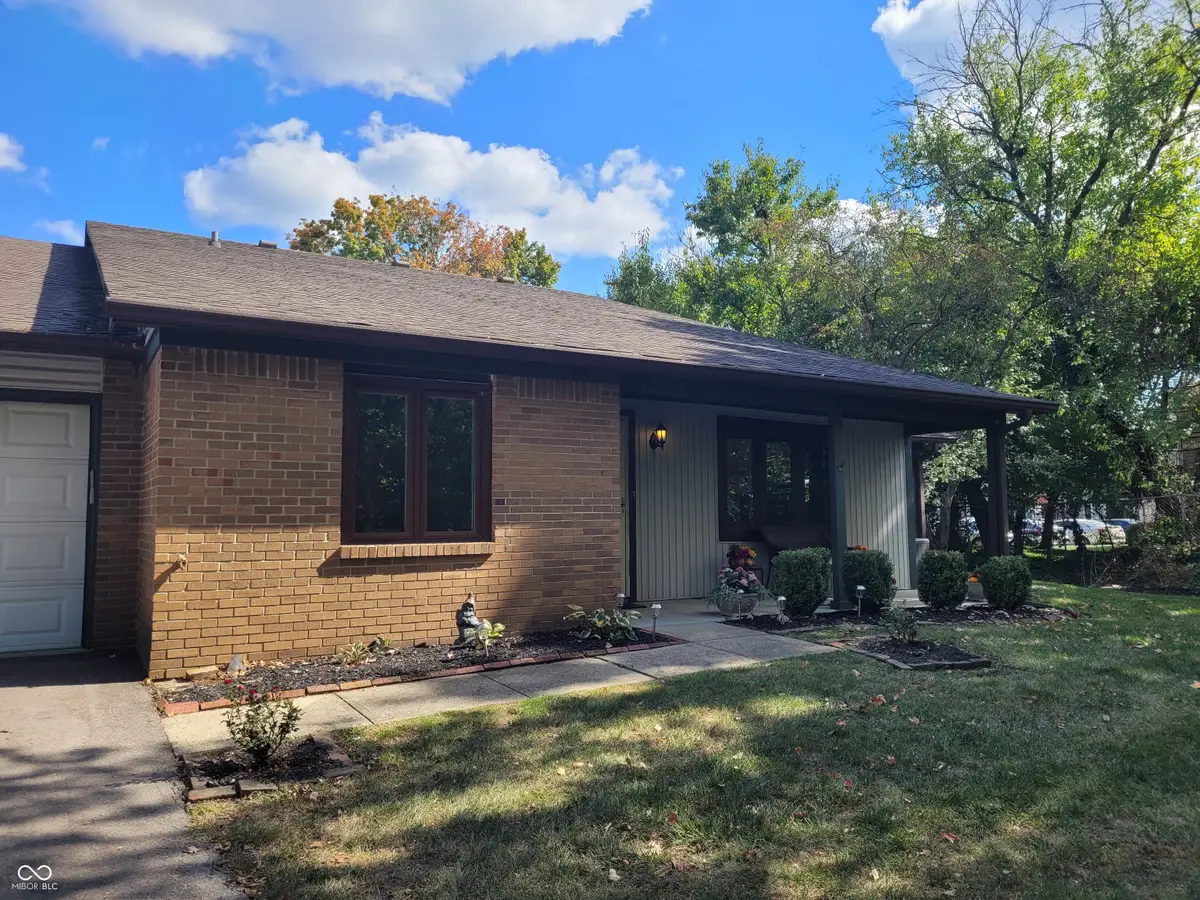 2581 N Willow Way, Indianapolis, IN 46268 - Image #1