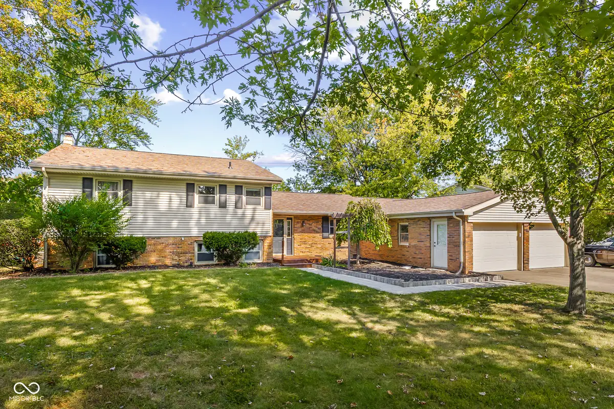 3736 W South Wood Lake Drive, Columbus, IN 47201 - Image #1