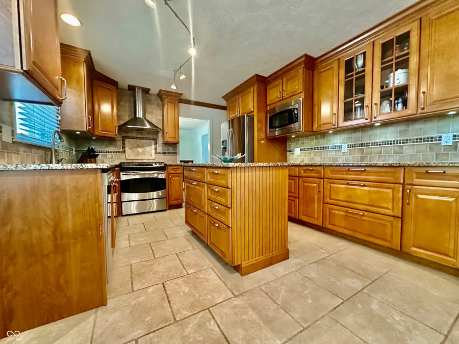 415 Oxford Drive, Noblesville, IN 46062 - Image #2