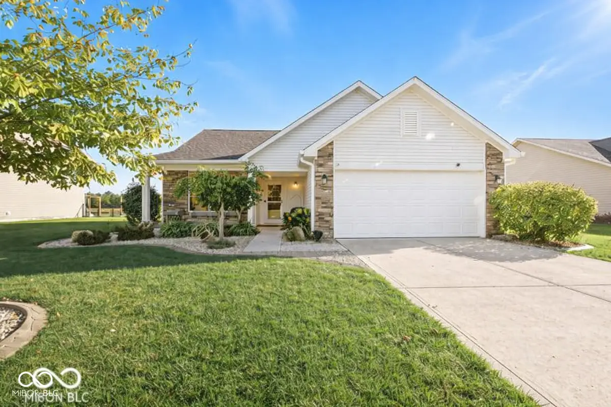 4339 W Parkway Court, New Palestine, IN 46163 - Image #1