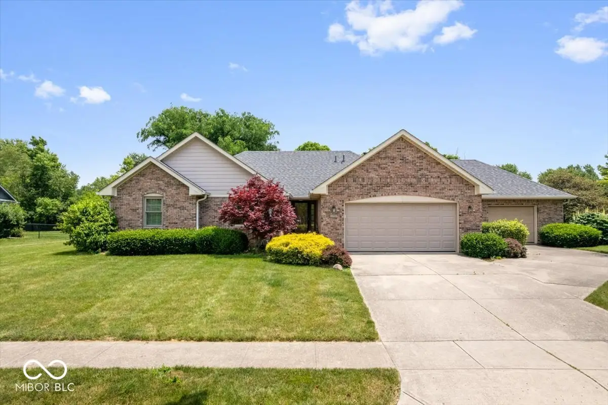 1029 N Village Greene Drive, Greenfield, IN 46140 - #1