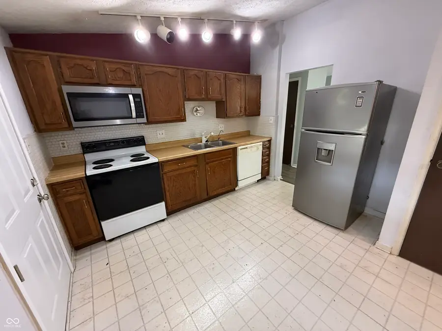 8138 Baccus Court, Indianapolis, IN 46268 - Image #3