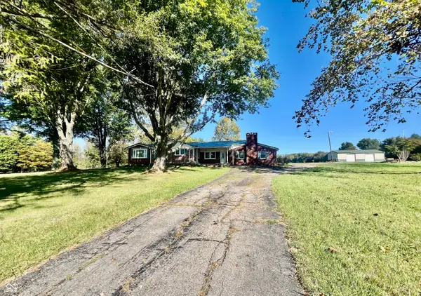 7260 W Deaver Road, Columbus, IN 47201