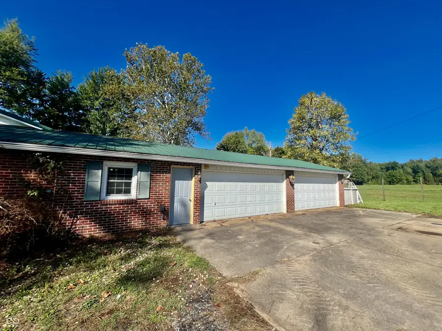 7260 W Deaver Road, Columbus, IN 47201 - Image #2