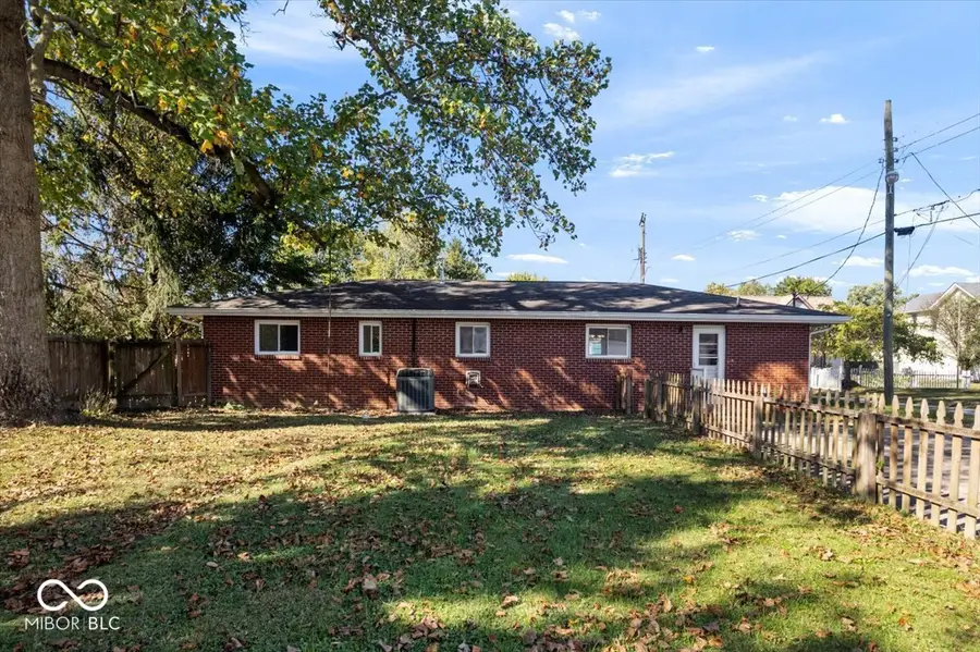 325 N Center Street, Plainfield, IN 46168 - Image #2