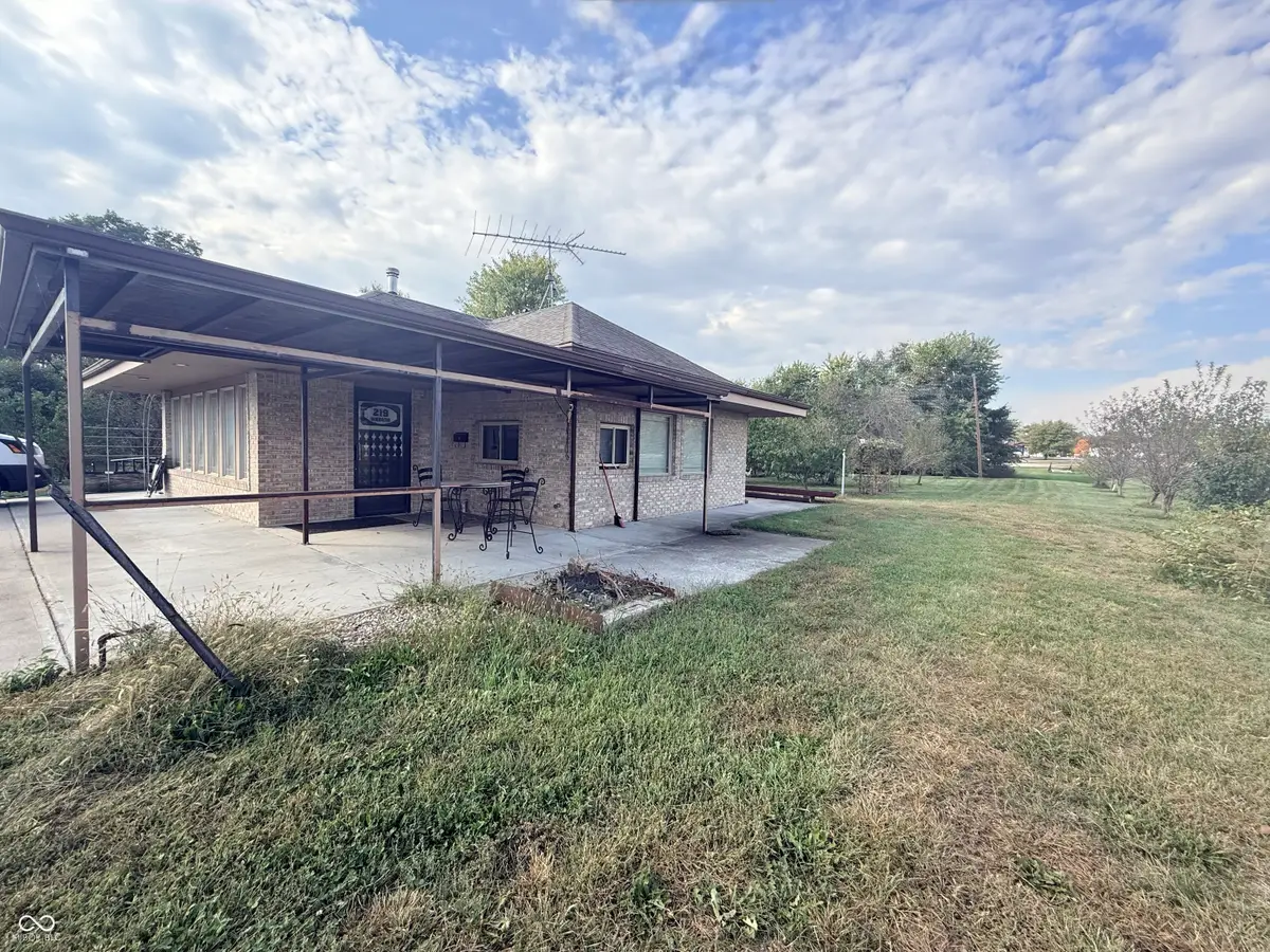 219 N Wabash Street, Cayuga, IN 47928 - Image #1
