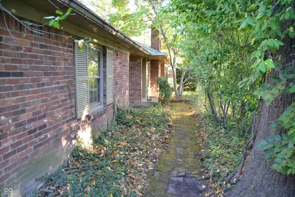 10465 Woodlawn Drive, Indianapolis, IN 46280