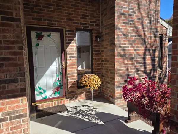 943 Mockernut Court, Columbus, IN 47201