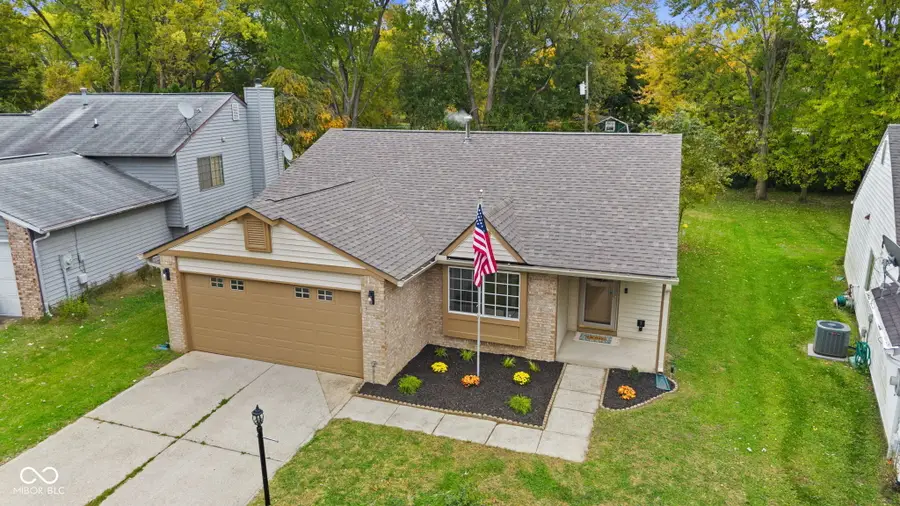 985 Kara Lane, Greenwood, IN 46142 - Image #2