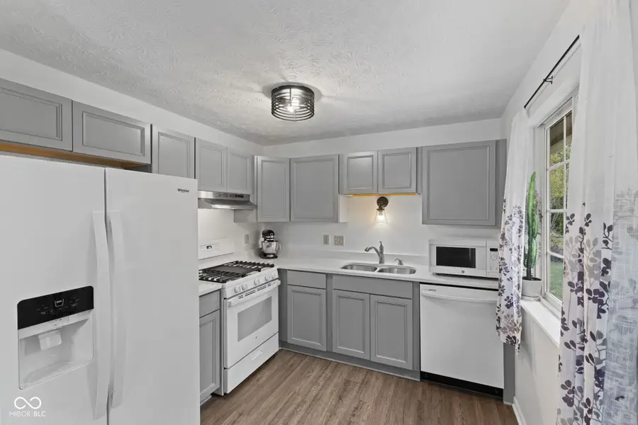 985 Kara Lane, Greenwood, IN 46142 - Image #3