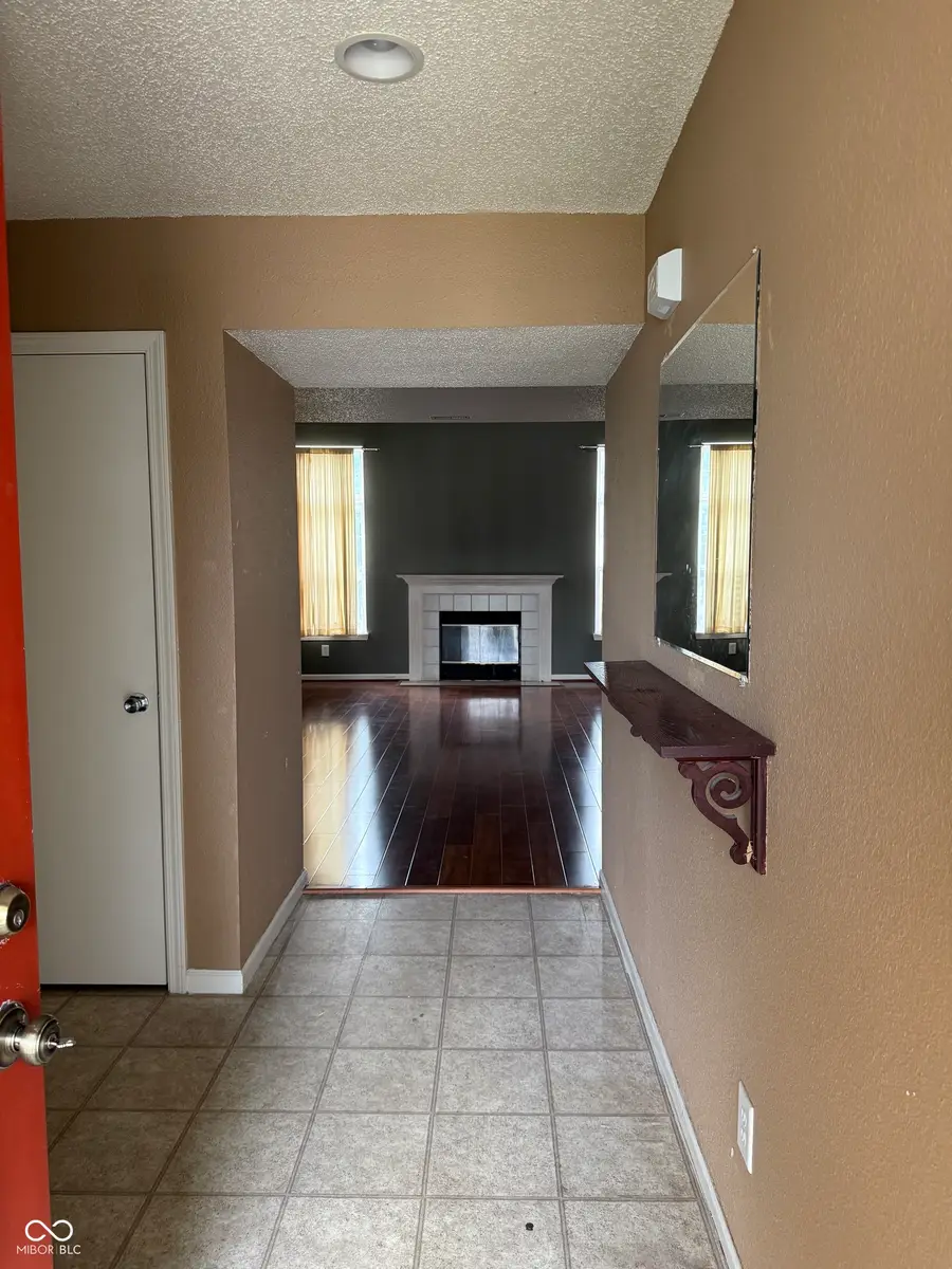 8152 Maple Stream Lane, Indianapolis, IN 46217 - Image #2