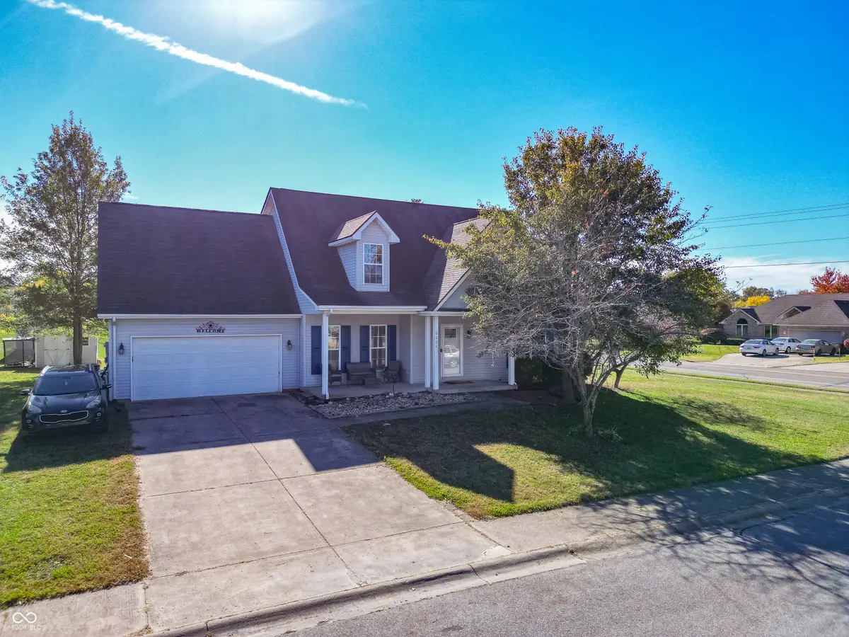 6001 E Pioneer Place, Columbus, IN 47203 - Image #1