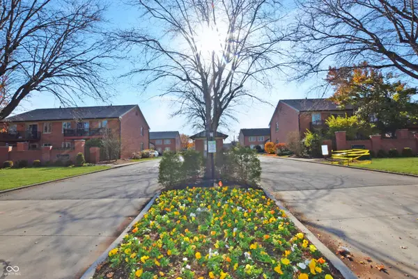 8521 Canterbury Square East, Indianapolis, IN 46260