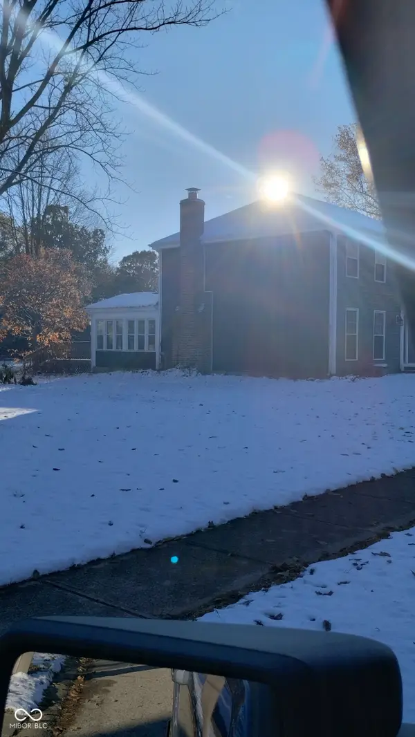 11249 Woodcreek Dr, Carmel, IN 46033