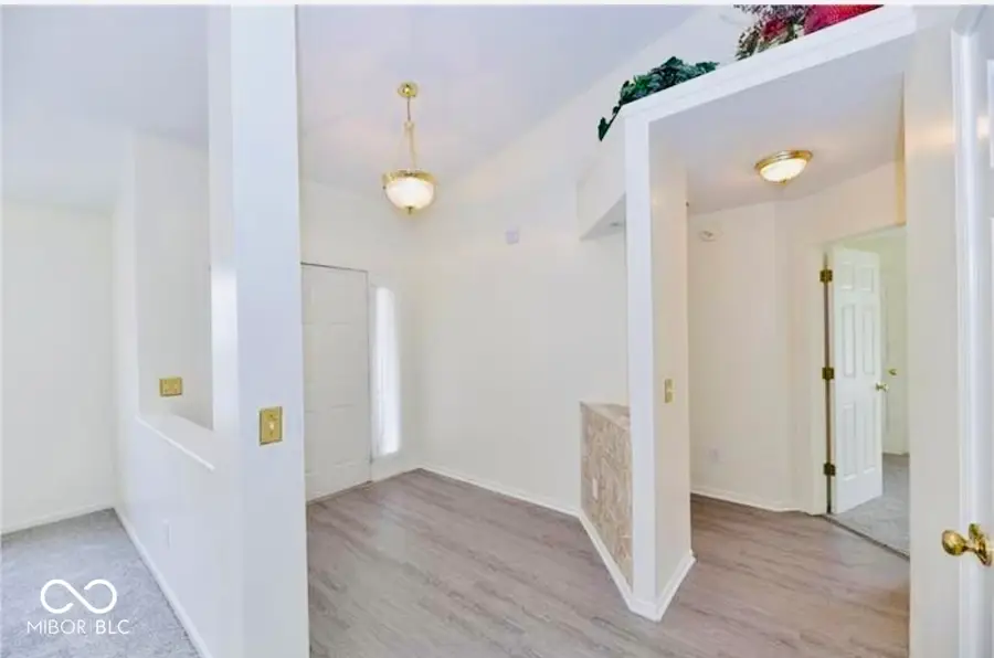 1527 Royal Lake Circle, Indianapolis, IN 46228 - Image #3