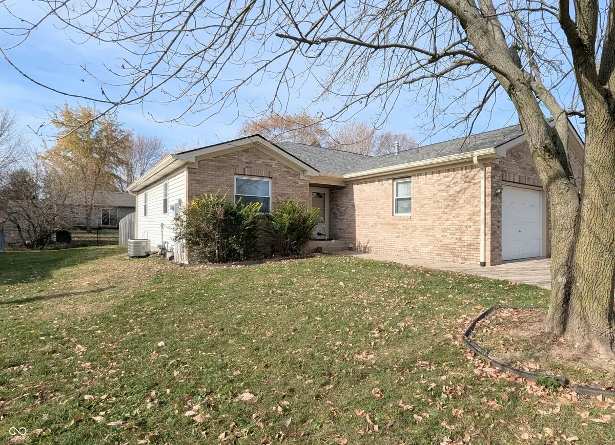 42 Grassyway Court, Whiteland, IN 46184 - Image #1