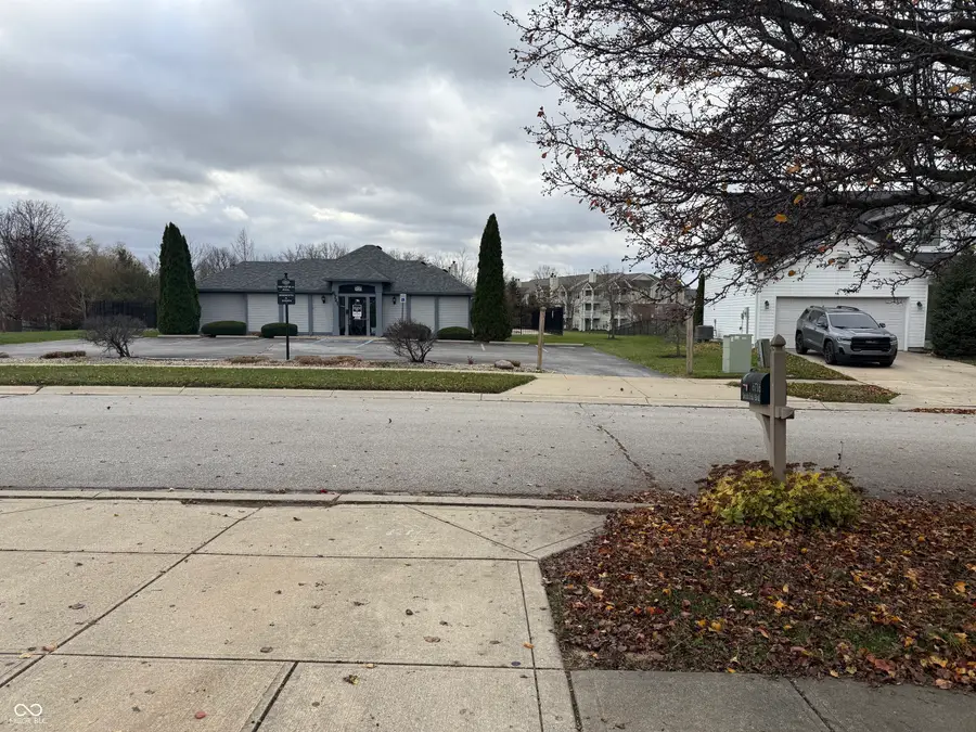 6716 Smithfield Boulevard, Indianapolis, IN 46237 - Image #2
