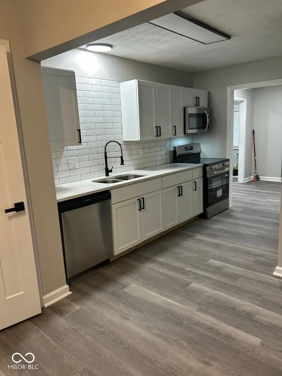 909 N Sadlier Drive, Indianapolis, IN 46219 - Image #2