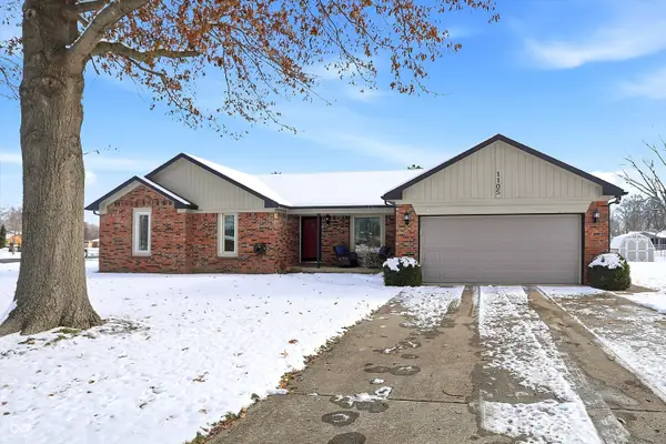 1105 Fox Trail Drive E, New Palestine, IN 46163