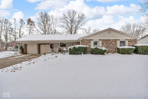 3889 Pineview Lane, Greenwood, IN 46142