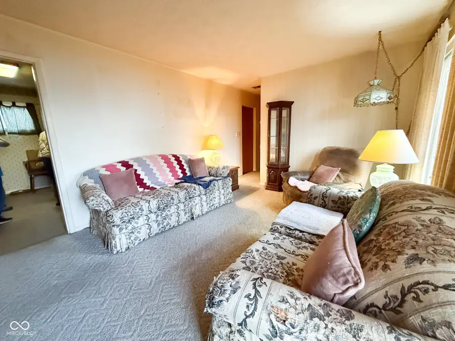 3080 Thompson Drive, Columbus, IN 47201 - Image #2