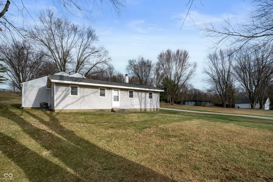 8566 W Fall Creek Drive, Pendleton, IN 46064 - Image #2