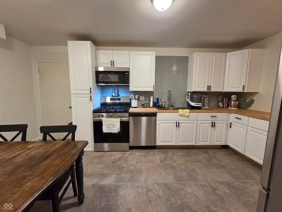 1195 E Hazelwood South Drive E, Shelbyville, IN 46176 - Image #2