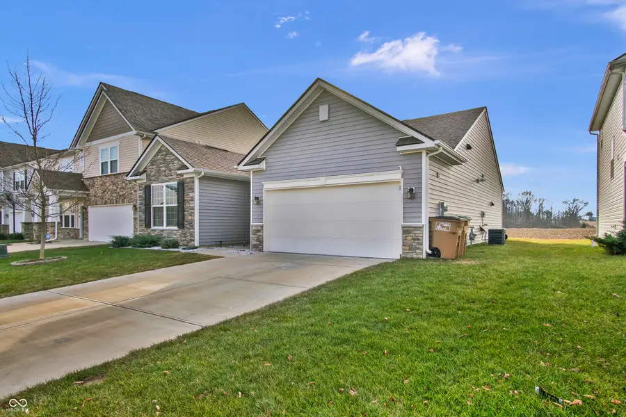 2561 Creek Bank Drive, Columbus, IN 47201 - Image #3