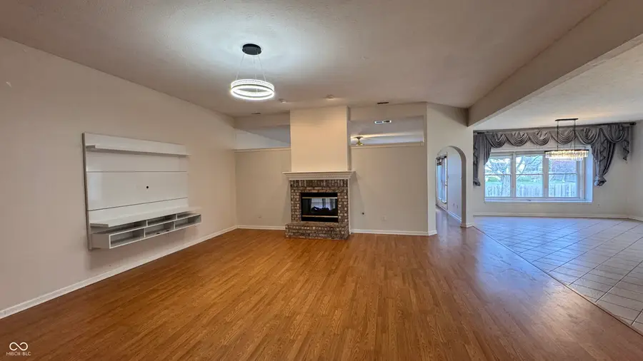 2019 Woodfield Drive, Greenwood, IN 46143 - Image #3