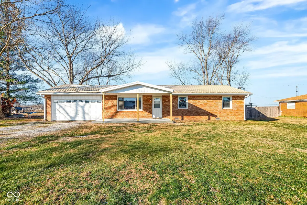 652 N Dellasburg Road, Columbus, IN 47203 - Image #1