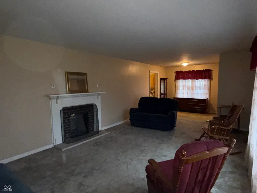 908 E Hillside Drive S, Greensburg, IN 47240 - Image #2