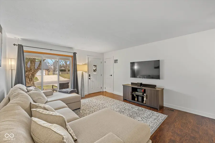 41 N Wagon Road, Bargersville, IN 46106 - Image #3