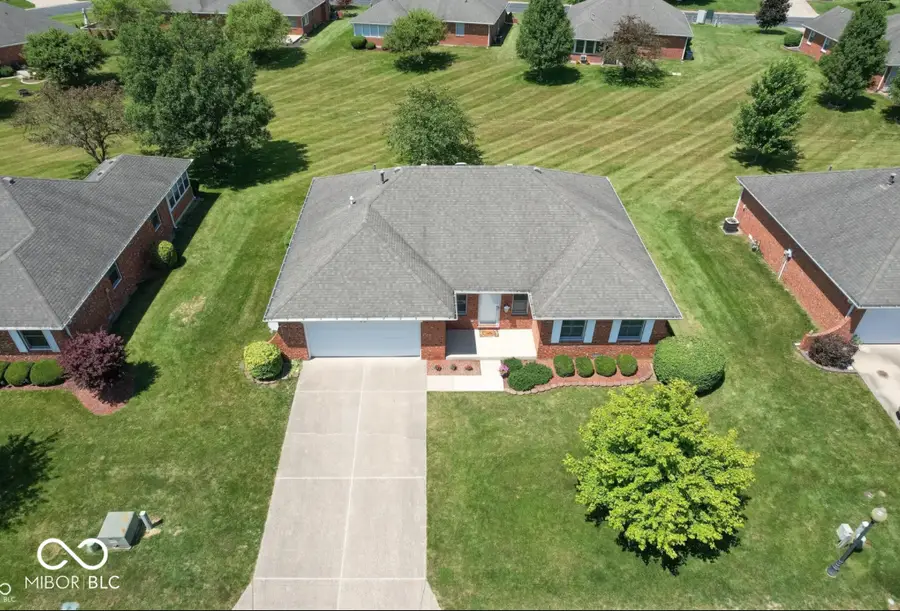 370 Vinewood Drive S, Brownsburg, IN 46112 - Image #2