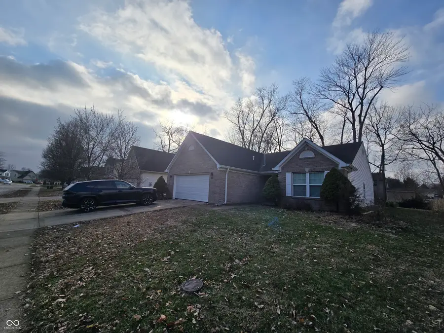 654 Shortleaf Drive, Avon, IN 46123 - Image #2