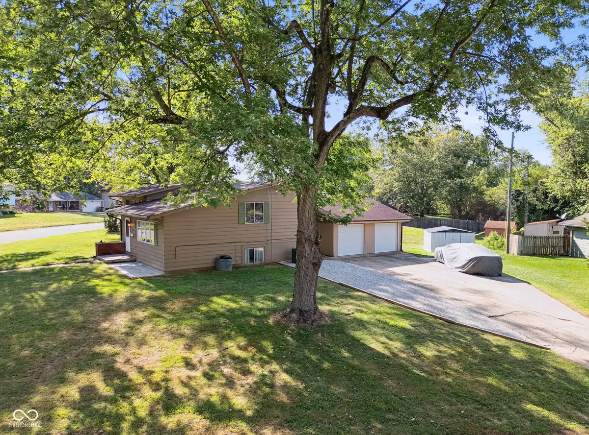 3042 Fairlawn Drive, Columbus, IN 47203 - Image #1