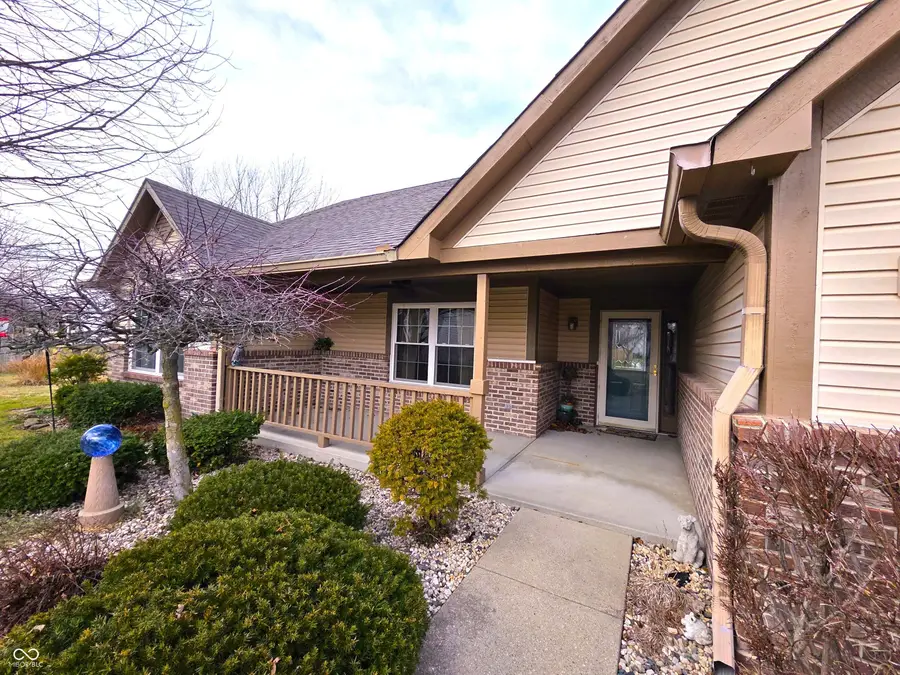 938 Eagle Brook Circle, Shelbyville, IN 46176 - Image #2