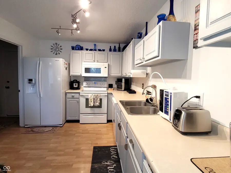 149 Frostwood Lane, Greenwood, IN 46143 - Image #2