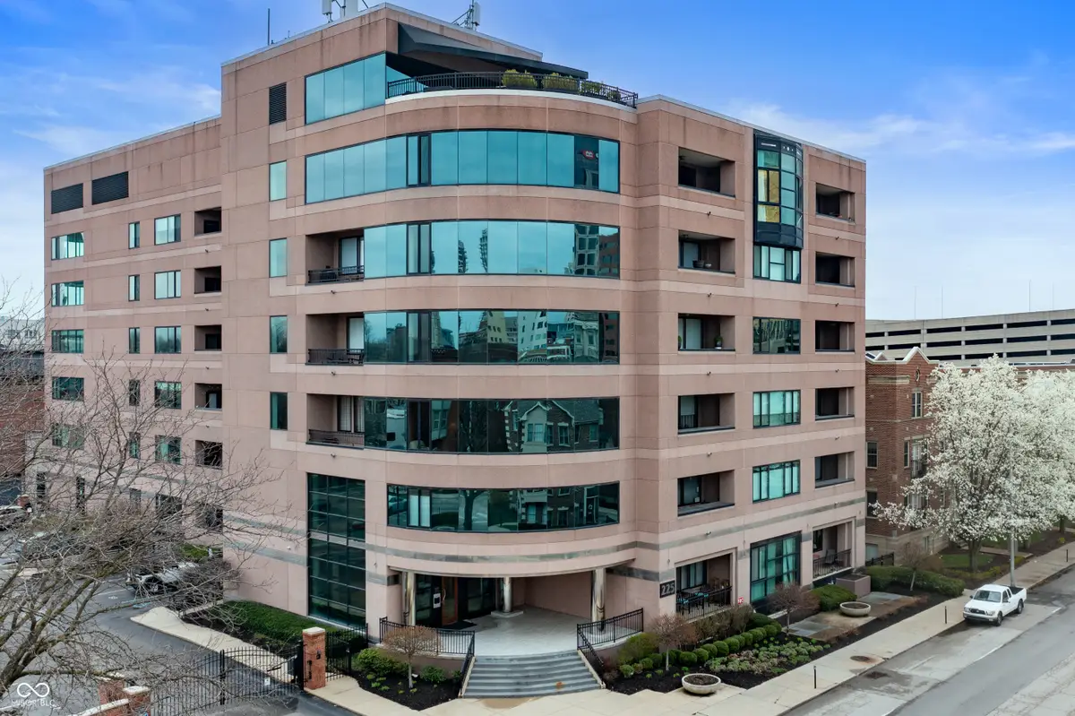 225 N New Jersey Street #APT 48, Indianapolis, IN 46204 - Image #1