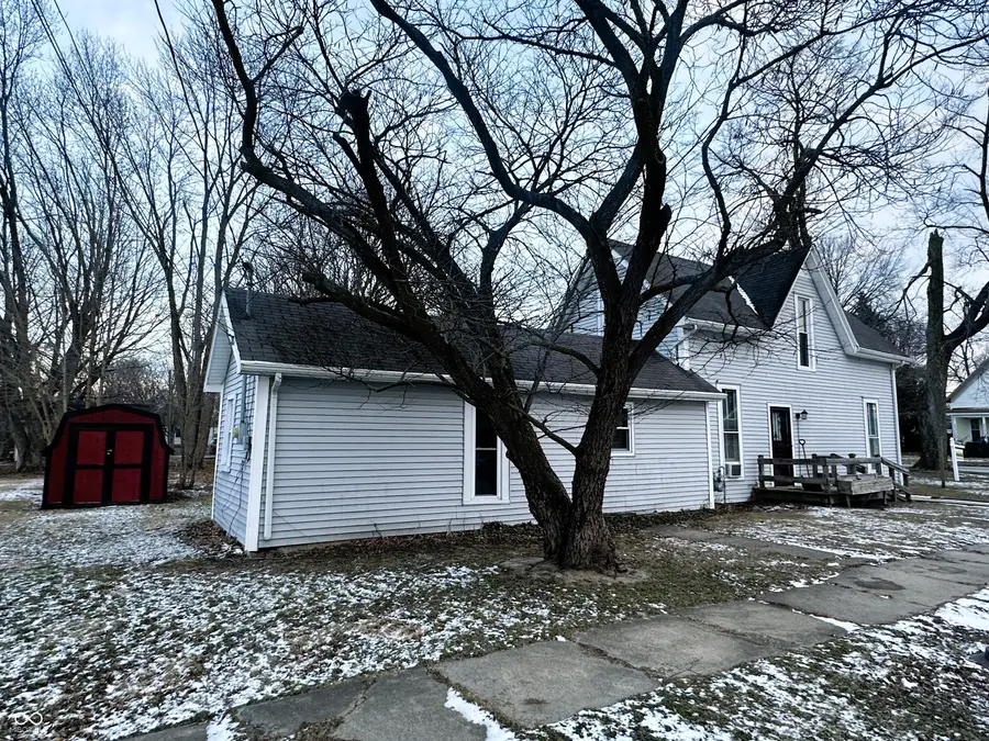 302 E Washington Street, Waynetown, IN 47990 - #2